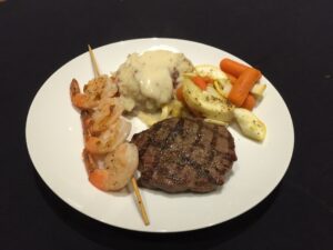 Double Sky Diner Moody Texas country restaurant catering steak shrimp mashed potatoes and gravy